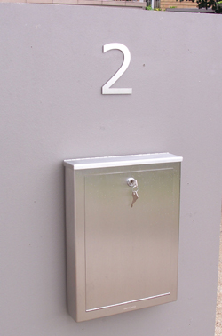 Wall-mounted letterbox